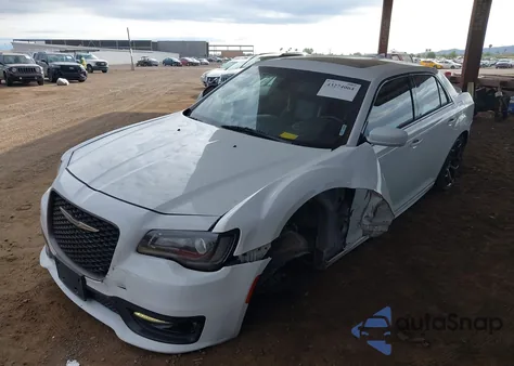 2017 Chrysler 300 300S Alloy Edition z USA, uszkodzony, nr VIN 2C3CCABG9HH668797